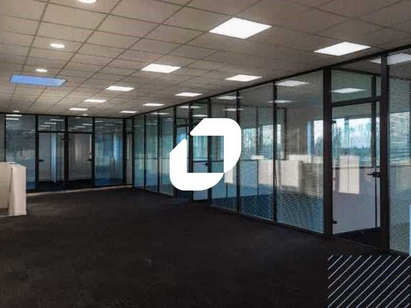 Situé à Louvres (95), dans le Parc d'activité de