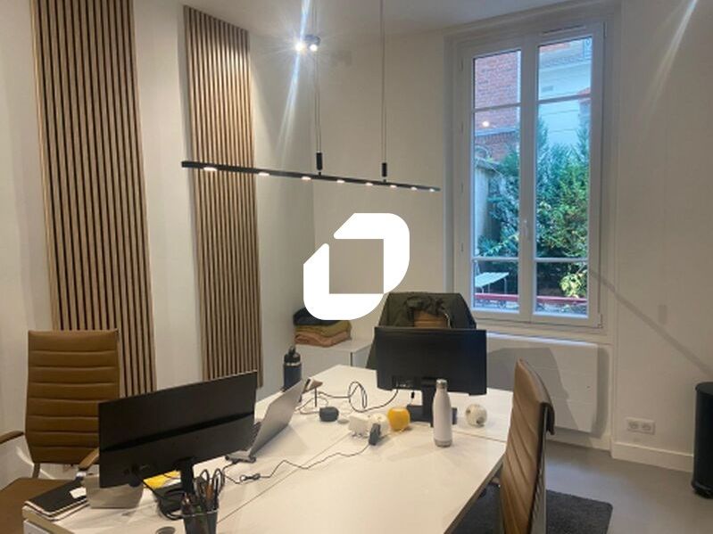 A proximité de la station du transilien Clichy - 