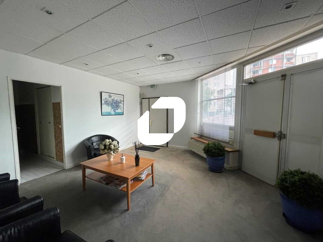 A proximité immédiate du centre commercial Evry 2