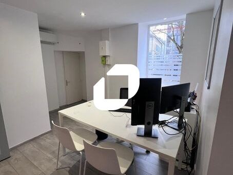 Immprove vous propose à la vente un local commerc