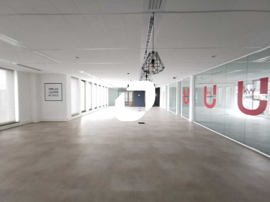 IMMPROVE vous propose le long de l'A86, au pied d