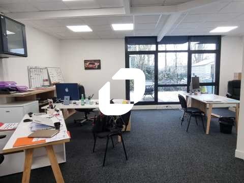 Située à proximité immédiate de l'autoroute A4, a