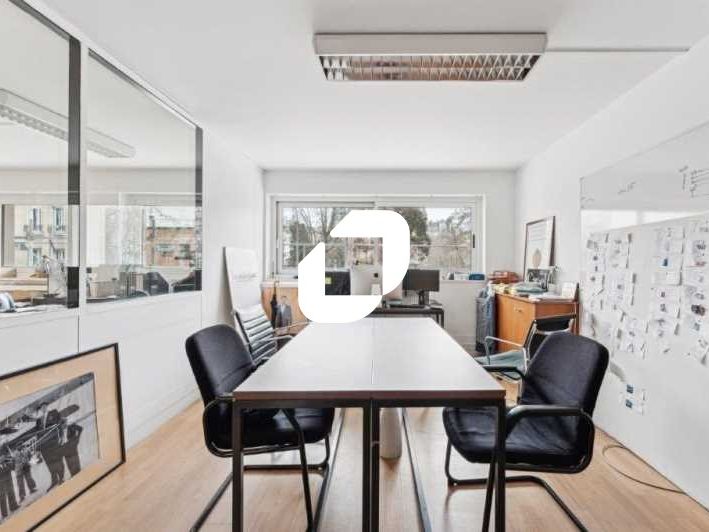 À deux pas du métro Félix Faure et face au Square