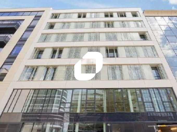 Au sein d'un immeuble idéalement situé aux porte 