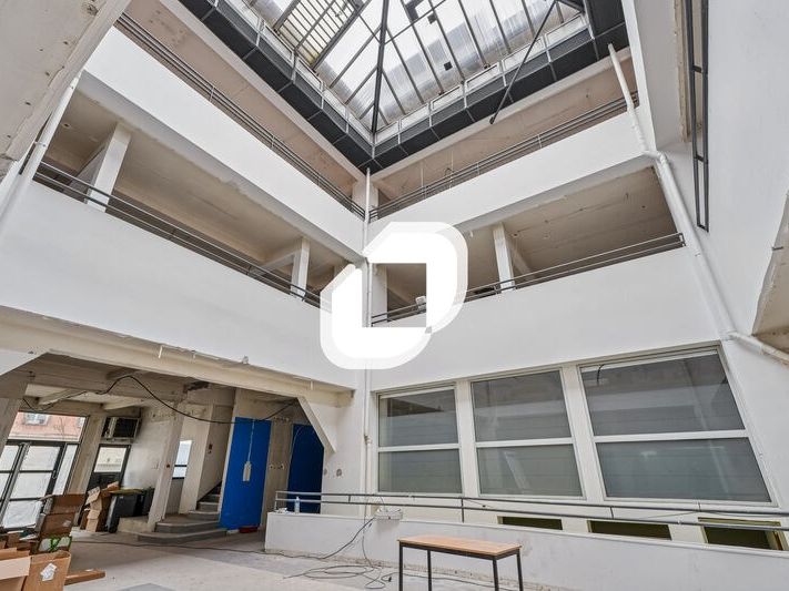 Immprove vous propose ce très bel immeuble indépe