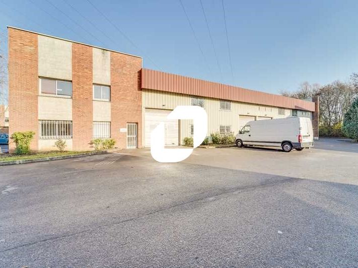 Situés au coeur de la zone d'activités de l'Églan