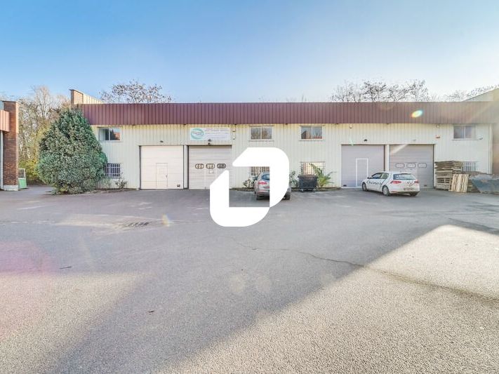 Situés au coeur de la zone d'activités de l'Églan