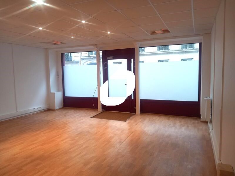 IMMPROVE vous propose : Paris 8ème LOCAL COMMERCI