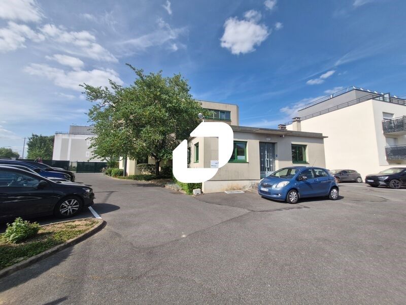 Situé sur la commune de Pontault-Combault, à prox