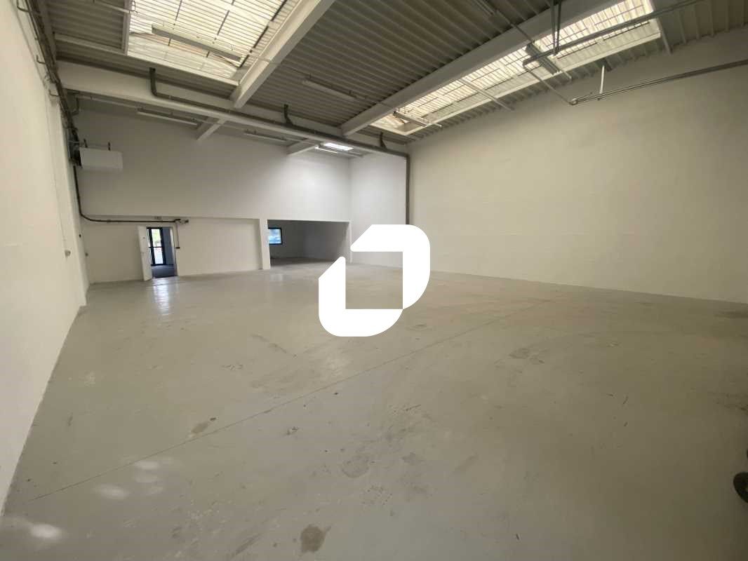 Situé à Lieusaint, au sein de la zone industriell