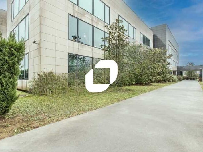 Située à proximité immédiate du centre commercial