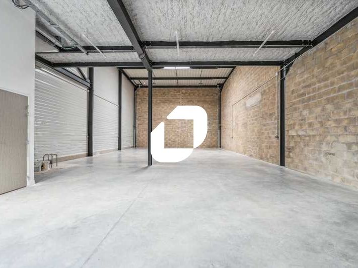 Situé dans le parc d'activité du Levant, en bordu