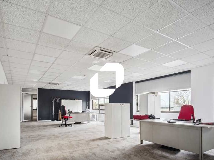 Située à proximité de la N2 et à 20 min de l'aéro