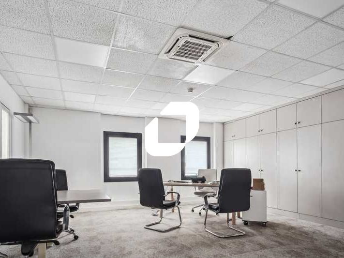 Située à proximité de la N2 et à 20 min de l'aéro