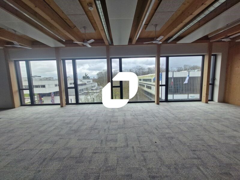 Au sein de la cité universitaire Descartes, à 10 