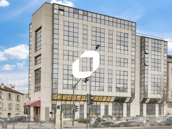 Dans un immeuble récent, situé sur les quais de S