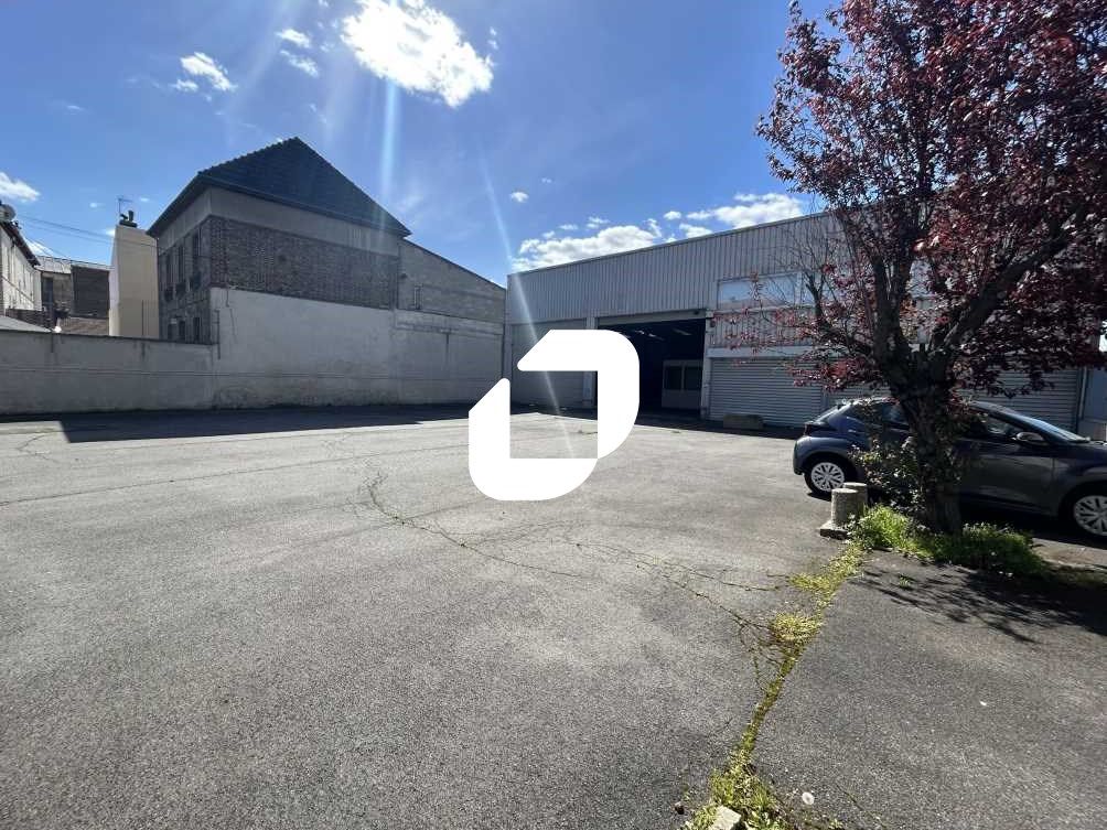 Rare sur le secteur  Dans une zone d'activité sit