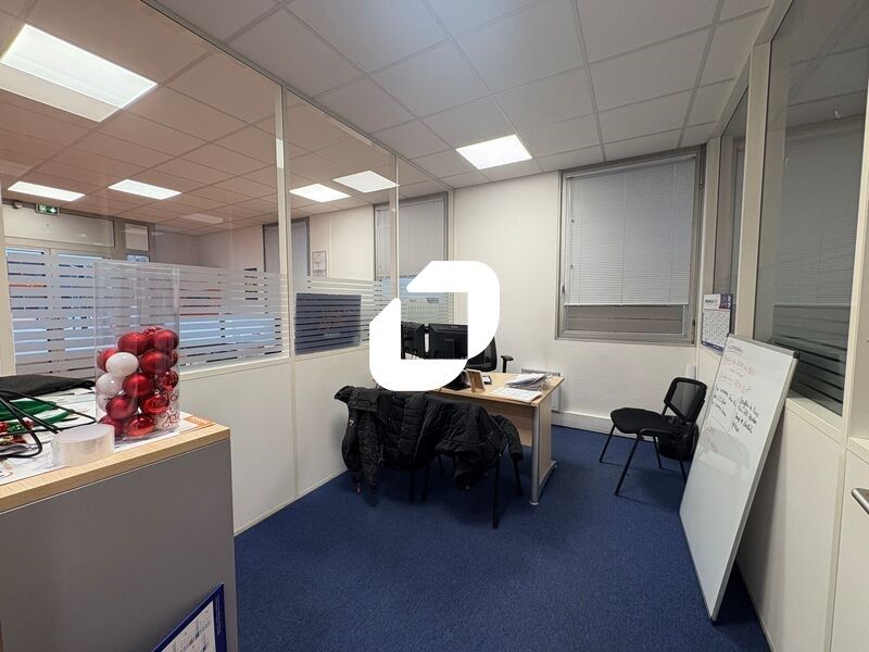 A proximité immédiate de la gare de Saint-Quentin