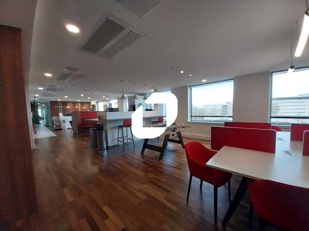 Ce centre d'affaires moderne est situé dans la co