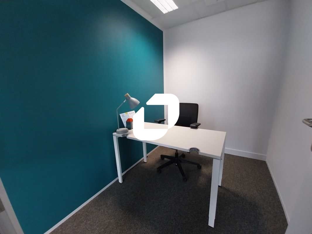 Ce centre d'affaires moderne est situé dans la co