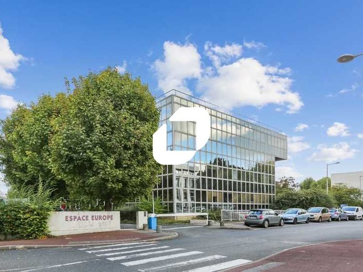 Situées à proximité du centre commercial Evry 2, 