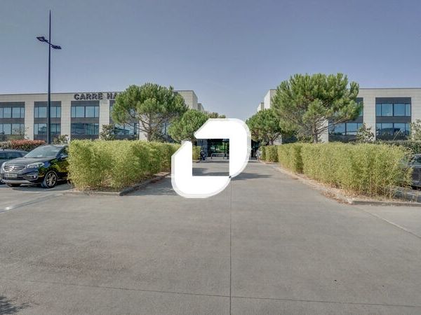 À proximité du centre commercial Carré Sénart, de