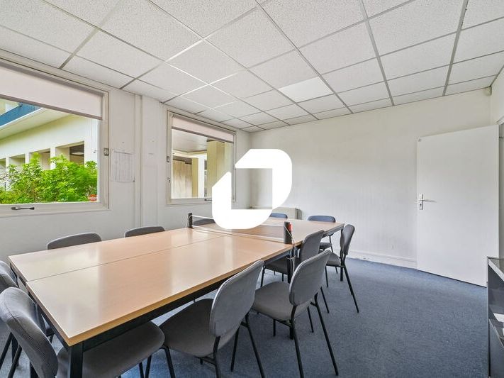 À deux pas du métro Glacière et à proximité imméd