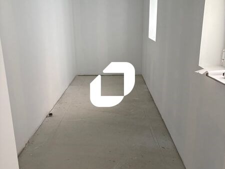 IMMPROVE vous propose un local commercial, en loc