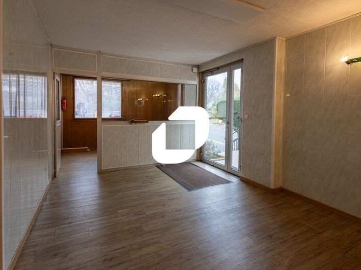 À seulement 10 minutes à pied de la gare, avec un