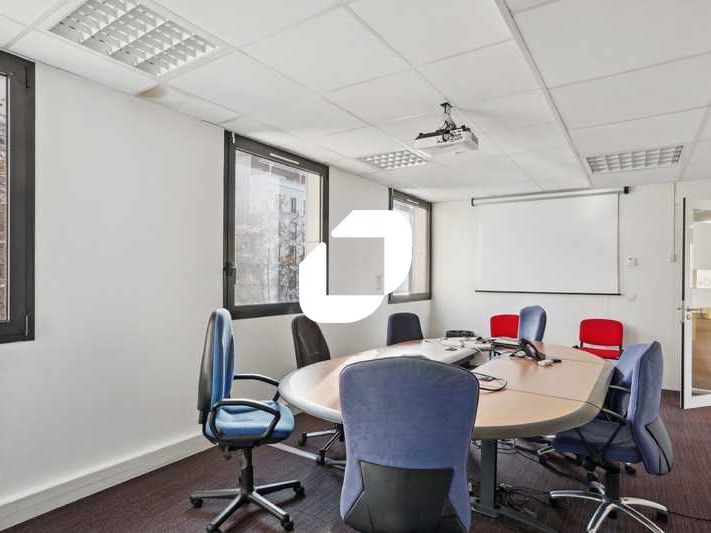 Porte de Châtillon, à proximité du métro L4 « Mai