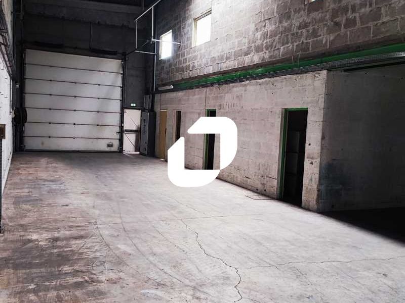 Situé dans la zone d'activité des Roseaux à Valen