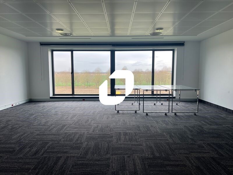 À proximité du centre commercial Carré Sénart, de