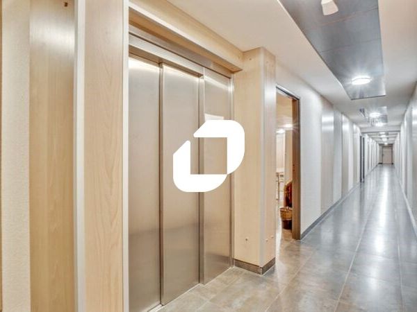 À proximité du centre commercial Carré Sénart, de