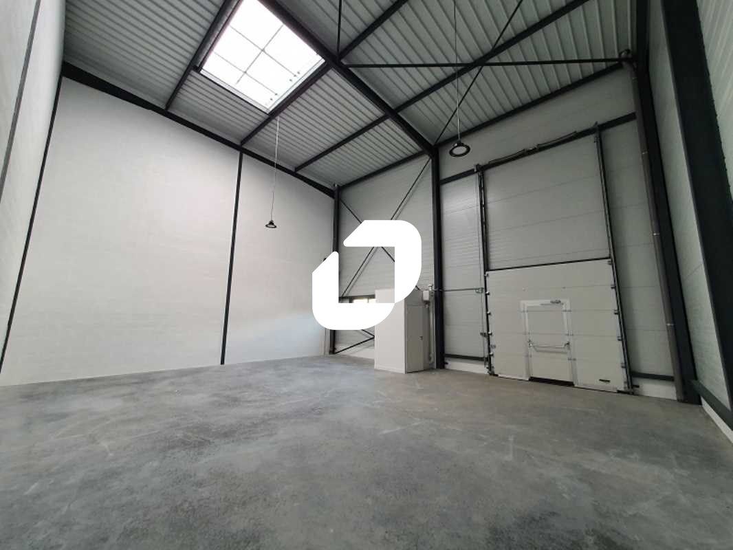 Situé à proximité immédiate de l'Autoroute A4 dan