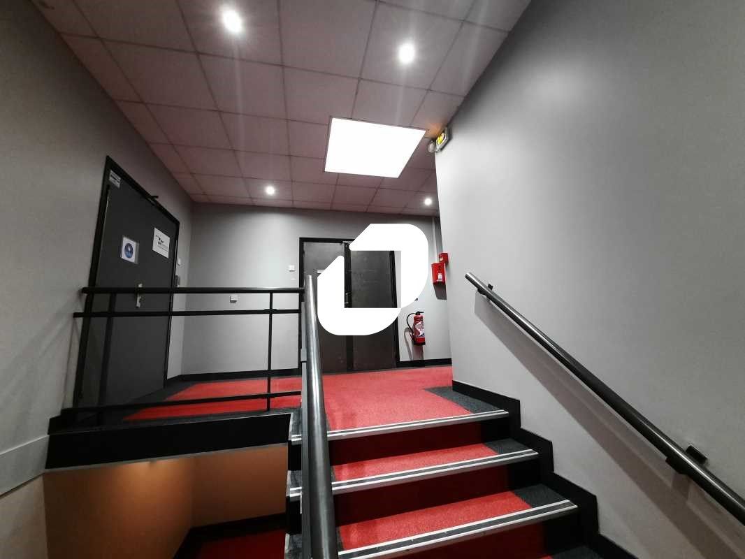 Proche de l'autoroute A10, des routes nationales 