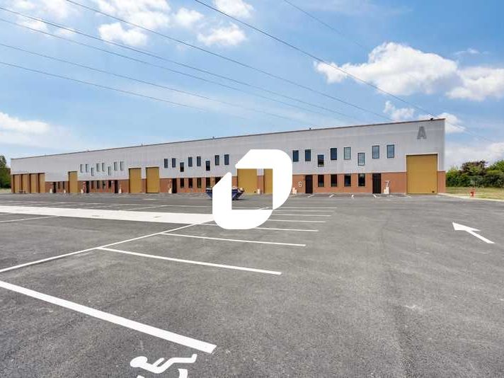 Au coeur d'une zone logistique le long de l'autor