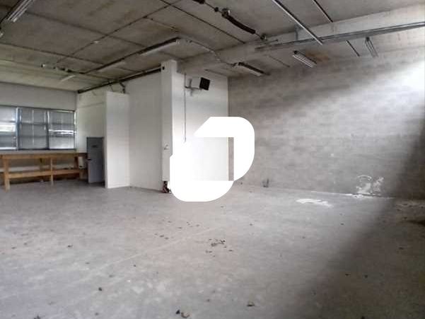 A proximité de l'autoroute A4 et de la Francilien