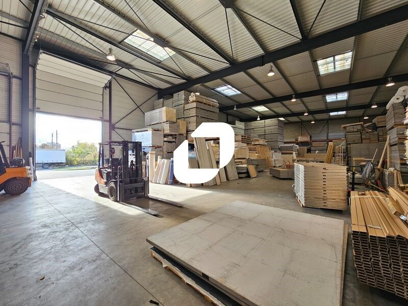IMMPROVE vous propose à la location de 2 115 m² d