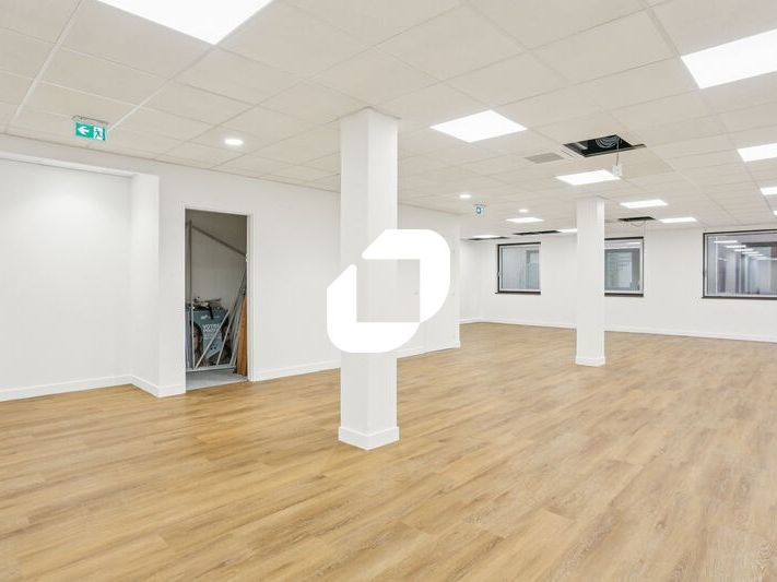 Situé à proximité immédiate du métro Marcel Semba