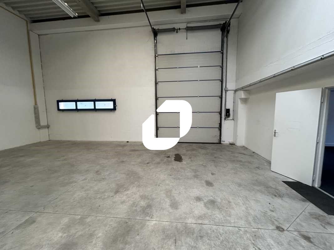 A proximité immédiate de l'autoroute A5 et de la 