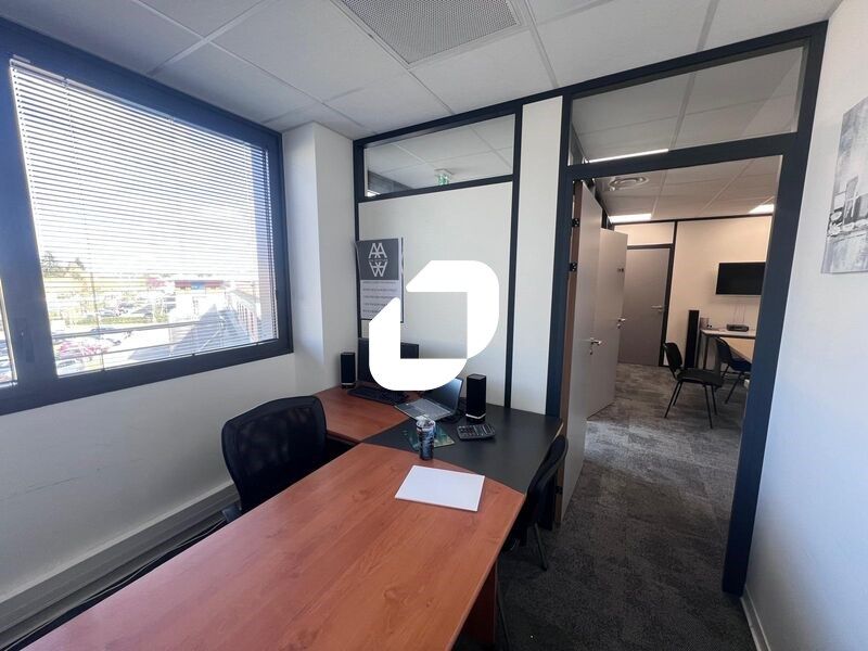 IMMPROVE vous propose à la vente  un bureau clois