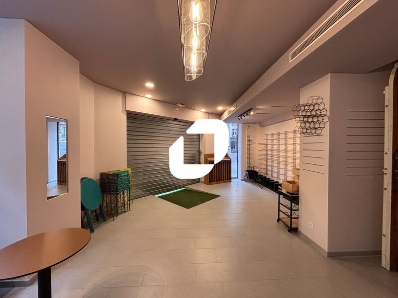 Immprove vous propose un local commercial, en loc