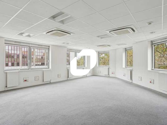 Situé dans le quartier d'affaires du Val de Fonte