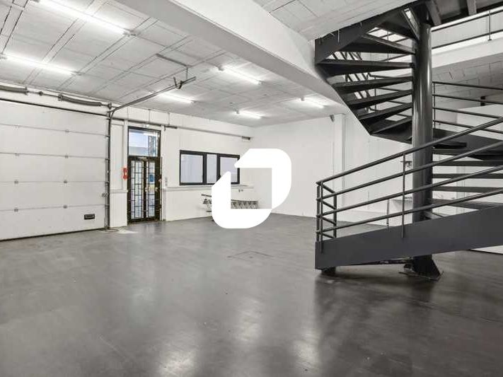 Situé à proximité de la nationale N104, dans la Z