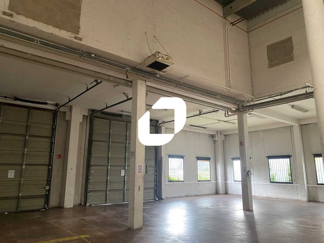 Situé dans un parc mixte d'activités et de bureau