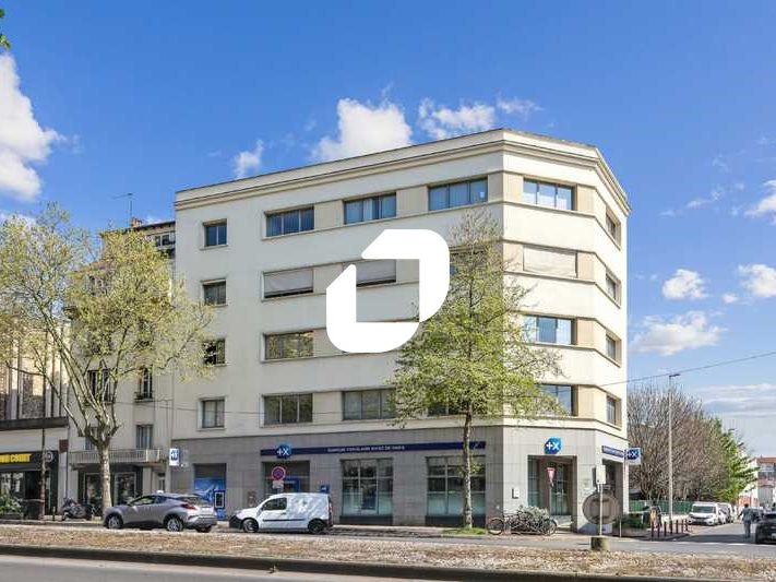 IMMPROVE vous propose dans un bel immeuble de sta