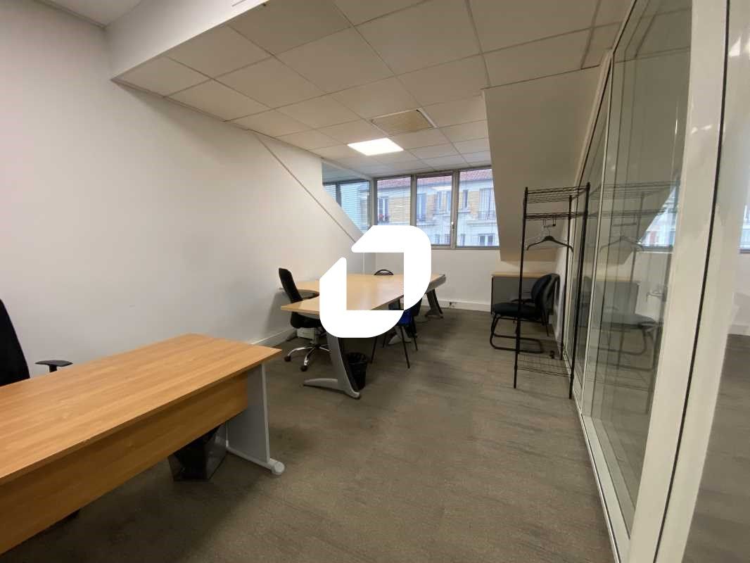 Au sein d'un immeuble de bureaux, idéalement situ