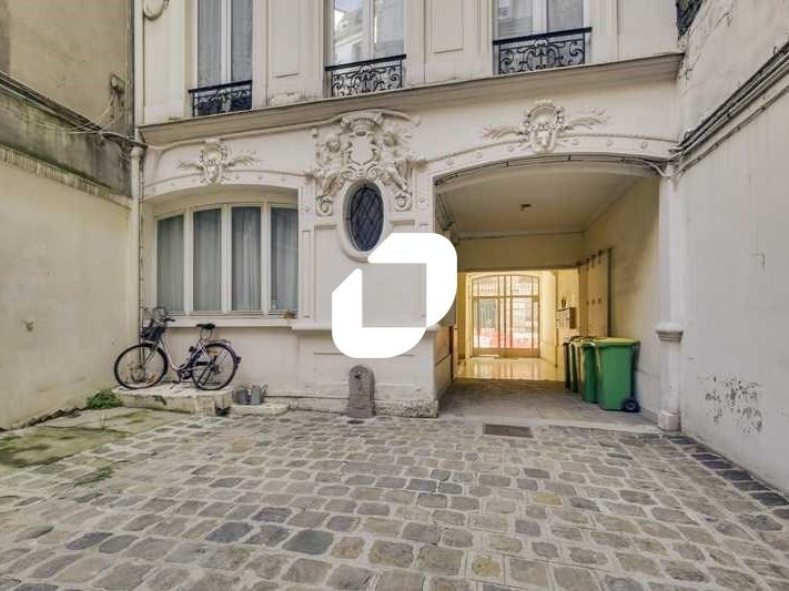 À deux pas de la place de l'Europe et à seulement