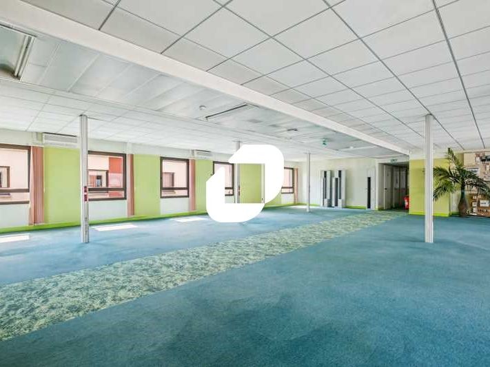 Au coeur de la commune de Montmorency, à pied à 7