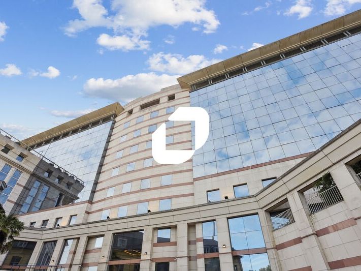 Sur les quais de Seine, face à Boulogne et la Sei